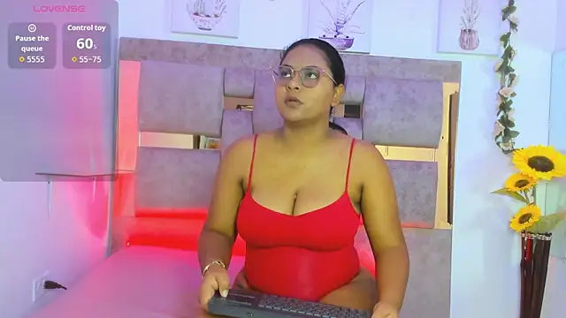 Snapshot of Playful_Violet chatting on 28, 5, 2026 Playful Violet online show from 28, 5, 2026