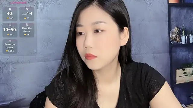 Snapshot of F-Yuwei chatting on 30, 4, 2026 F-Yuwei online show from 30, 4, 2026