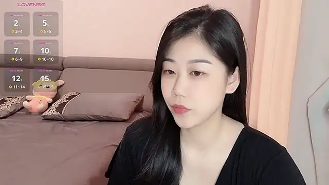 Snapshot of F-Yuwei chatting on 8, 6, 2026 F-Yuwei online show from 8, 6, 2026