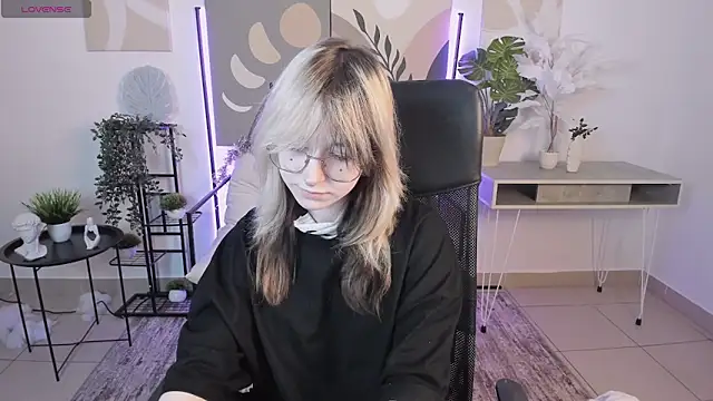 Snapshot of NyxCalderra chatting on 30, 5, 2026 NyxCalderra online show from 30, 5, 2026