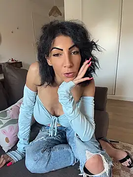 Snapshot of Yasmiinee chatting on 22, 5, 2026 Yasmiinee online show from 22, 5, 2026