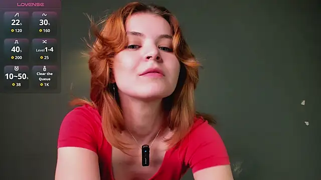 Snapshot of LeyaBloom chatting on 4, 7, 2026 LeyaBloom online show from 4, 7, 2026