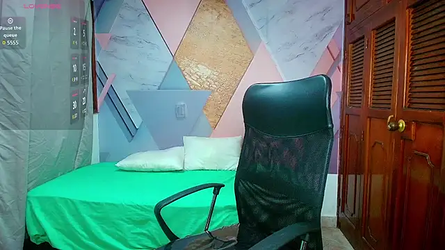 Snapshot of raylin_escobar chatting on 8, 7, 2026 raylin escobar online show from 8, 7, 2026