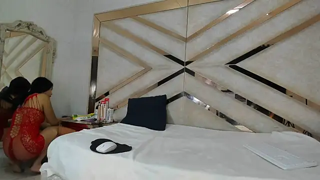 Snapshot of AuroraHoney32 chatting on 19, 5, 2026 AuroraHoney32 online show from 19, 5, 2026