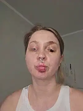 Snapshot of ooopsitscandy chatting on 13, 5, 2026 ooopsitscandy online show from 13, 5, 2026