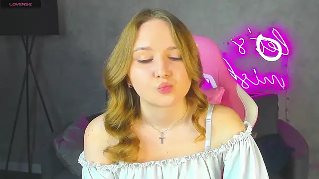 Emmaa Kimm online show from 22, 6, 2026