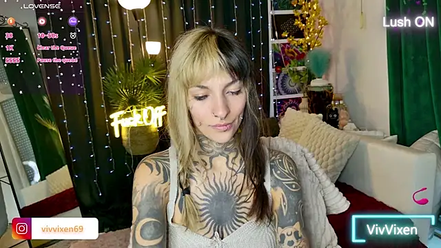 Snapshot of VivVixen chatting on 17, 6, 2026 VivVixen online show from 17, 6, 2026