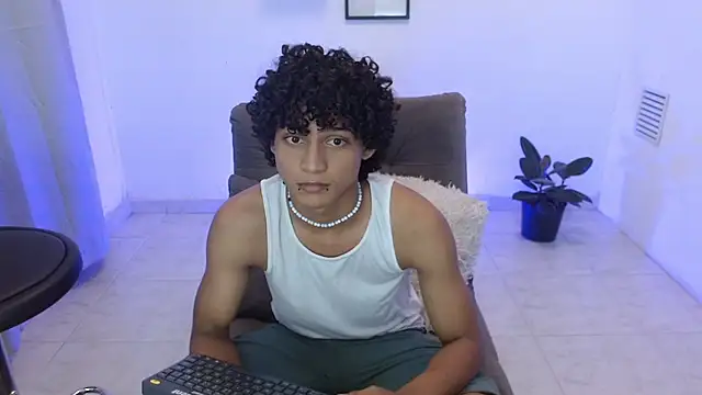 Snapshot of hades_derox_ chatting on 9, 5, 2026 hades derox online show from 9, 5, 2026