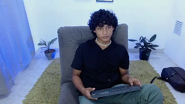 Snapshot of hades_derox_ chatting on 26, 5, 2026 hades derox online show from 26, 5, 2026