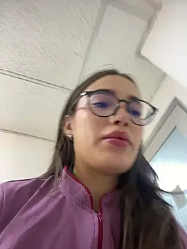 Snapshot of Sweet_Milaa1 chatting on 5, 5, 2026 Sweet Milaa1 online show from 5, 5, 2026