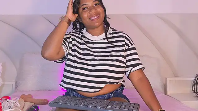 Snapshot of LaylaRhodes chatting on 18, 7, 2026 LaylaRhodes online show from 18, 7, 2026