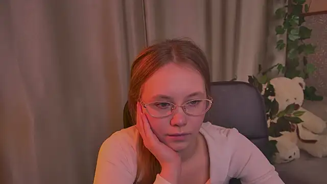 FloraLarsson online show from 5, 6, 2026