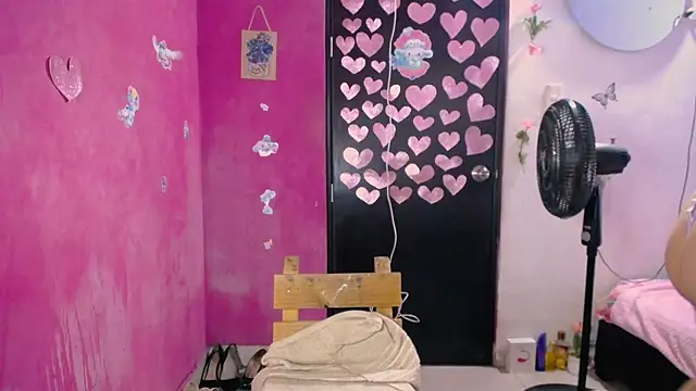 Snapshot of Kiara_tits chatting on 16, 7, 2026 Kiara tits online show from 16, 7, 2026