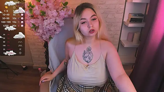 green eye twinkle online show from 17, 5, 2026