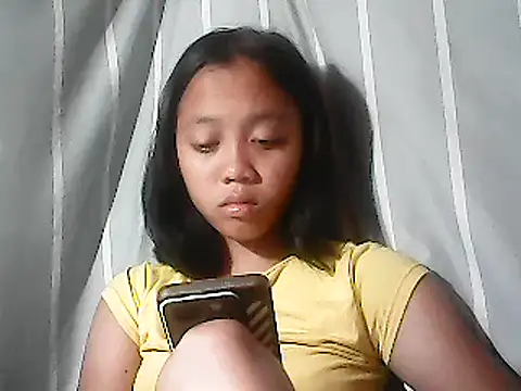 Yours AsianPinayGirl18 online show from 5, 6, 2026