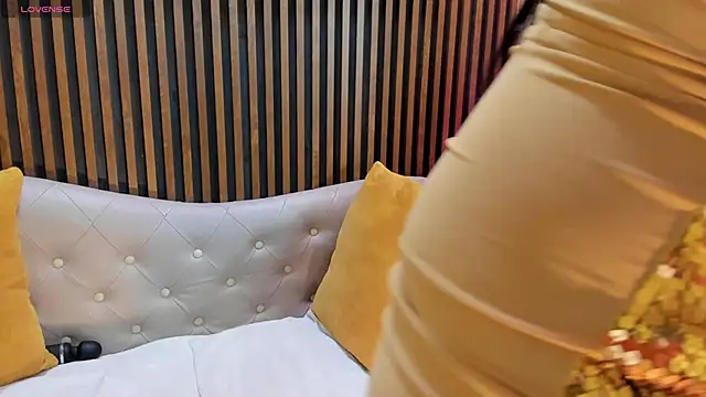 Snapshot of Roxanna_moore chatting on 1, 5, 2026 Roxanna moore online show from 1, 5, 2026