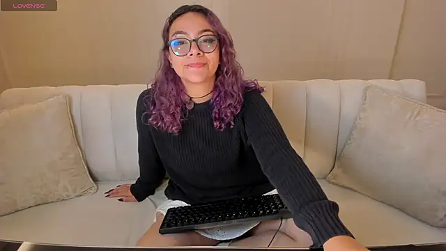 Snapshot of LoiseHarper chatting on 1, 5, 2026 LoiseHarper online show from 1, 5, 2026