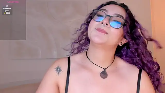 Snapshot of LoiseHarper chatting on 5, 6, 2026 LoiseHarper online show from 5, 6, 2026