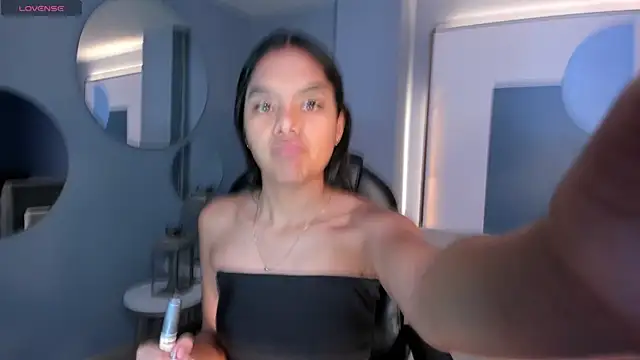 Snapshot of SaphiraJames chatting on 21, 6, 2026 SaphiraJames online show from 21, 6, 2026