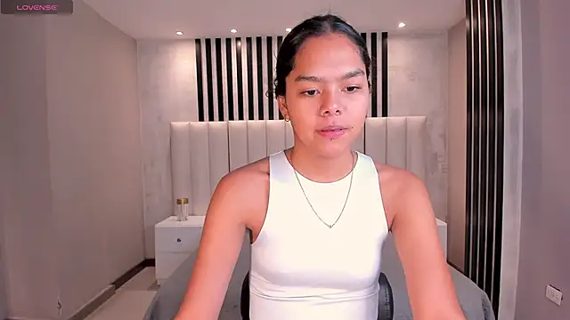 Snapshot of SaphiraJames chatting on 27, 6, 2026 SaphiraJames online show from 27, 6, 2026