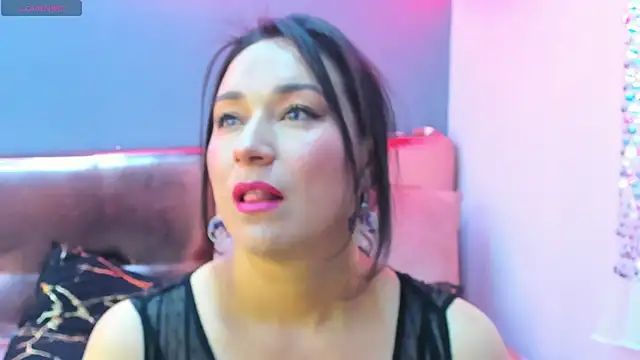Snapshot of Elizabeth_bennett chatting on 4, 6, 2026 Elizabeth bennett online show from 4, 6, 2026