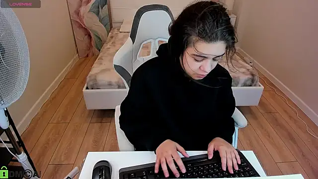 Snapshot of Trisha_Moore chatting on 19, 7, 2026 Trisha Moore online show from 19, 7, 2026