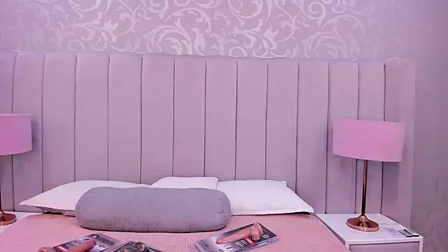 Snapshot of MadeleynRose chatting on 9, 6, 2026 MadeleynRose online show from 9, 6, 2026