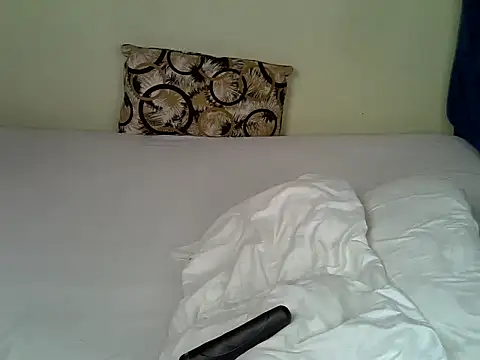 Snapshot of lovvelyheers chatting on 2, 6, 2026 lovvelyheers online show from 2, 6, 2026