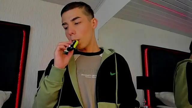 Aron maxx online show from 6, 5, 2026