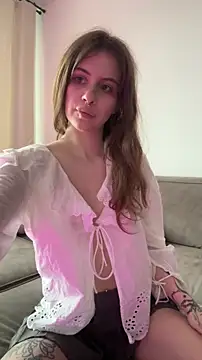 Snapshot of evvaavve chatting on 10, 5, 2026 evvaavve online show from 10, 5, 2026