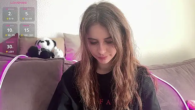 Snapshot of evvaavve chatting on 8, 6, 2026 evvaavve online show from 8, 6, 2026