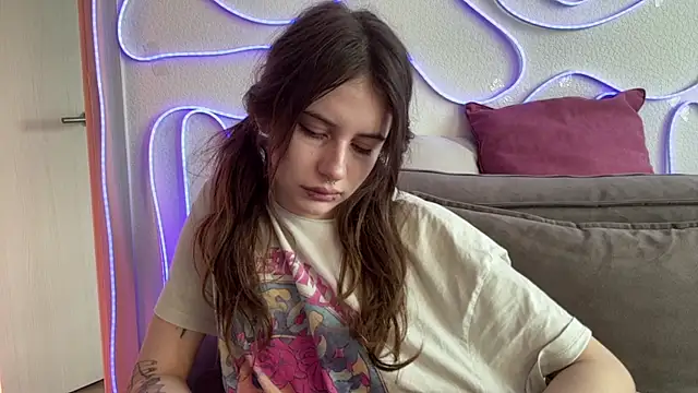 Snapshot of evvaavve chatting on 25, 6, 2026 evvaavve online show from 25, 6, 2026