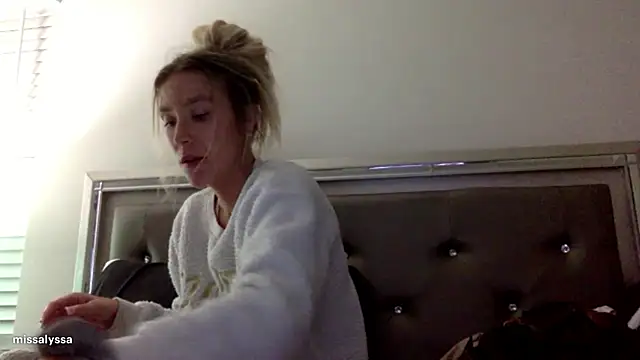 Snapshot of Misss_alyssaaa chatting on 27, 5, 2026 Misss alyssaaa online show from 27, 5, 2026