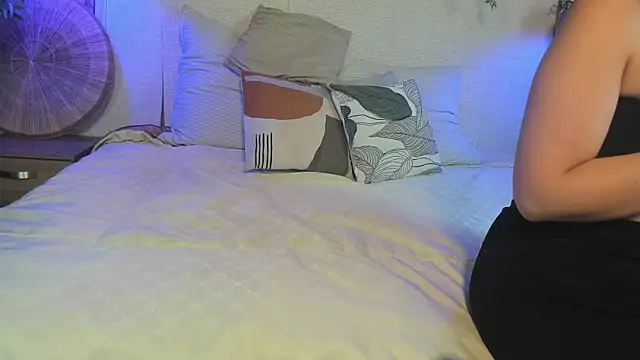 Snapshot of Honey_Sofi chatting on 3, 8, 2026 Honey Sofi online show from 3, 8, 2026
