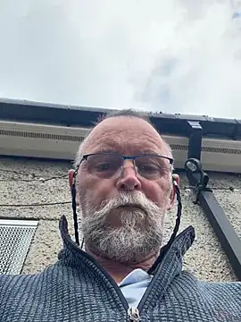 Snapshot of Moonraker64 chatting on 3, 5, 2026 Moonraker64 online show from 3, 5, 2026