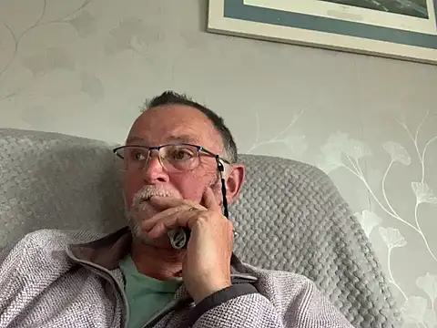 Snapshot of Moonraker64 chatting on 19, 5, 2026 Moonraker64 online show from 19, 5, 2026