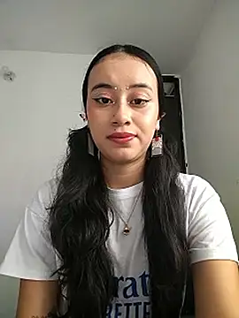 Snapshot of L0lita_Emi12 chatting on 30, 6, 2026 L0lita Emi12 online show from 30, 6, 2026