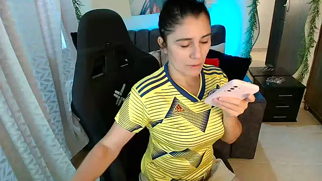 LUCYMILF SEXY online show from 2, 8, 2026
