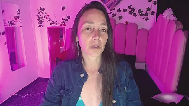 Snapshot of janneth16 chatting on 7, 5, 2026 janneth16 online show from 7, 5, 2026