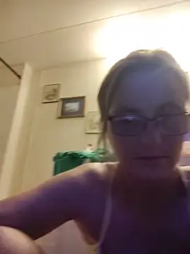 Snapshot of Queenle91 chatting on 10, 6, 2026 Queenle91 online show from 10, 6, 2026
