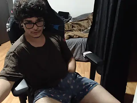 Snapshot of lilgothboy chatting on 7, 5, 2026 lilgothboy online show from 7, 5, 2026