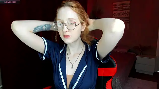 Snapshot of LunaTerry chatting on 4, 6, 2026 LunaTerry online show from 4, 6, 2026