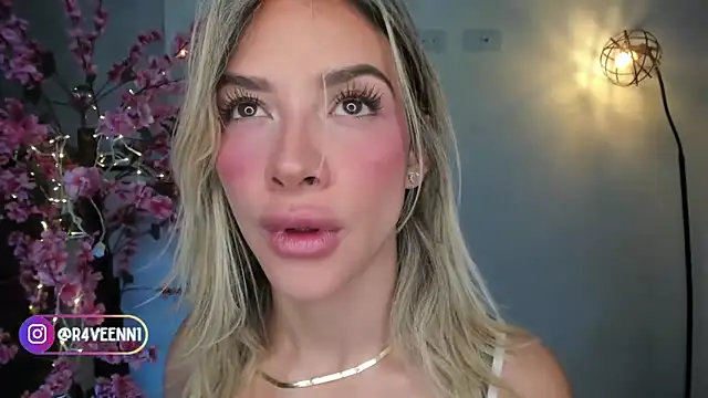 Snapshot of R4-V3N chatting on 21, 12, 2024 R4-V3N online show from 21, 12, 2024