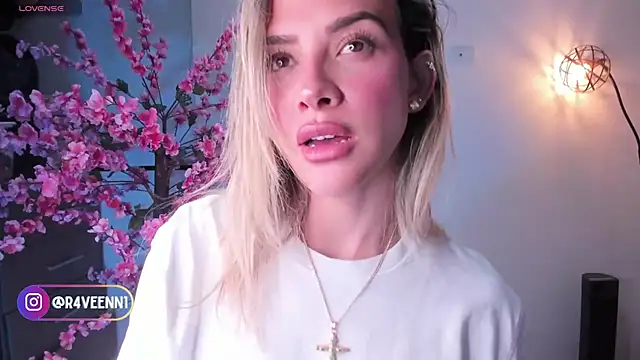 Snapshot of R4-V3N chatting on 30, 12, 2024 R4-V3N online show from 30, 12, 2024