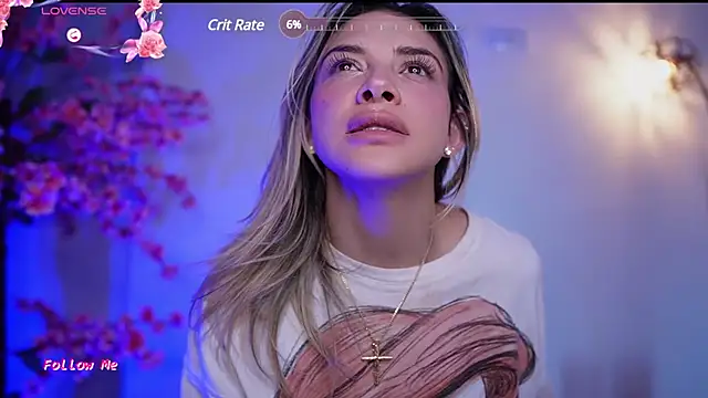 Snapshot of R4-V3N chatting on 12, 1, 2025 R4-V3N online show from 12, 1, 2025