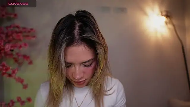 Snapshot of R4-V3N chatting on 14, 1, 2025 R4-V3N online show from 14, 1, 2025