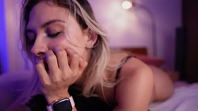 Snapshot of R4-V3N chatting on 7, 2, 2025 R4-V3N online show from 7, 2, 2025