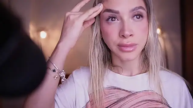 Snapshot of R4-V3N chatting on 3, 3, 2025 R4-V3N online show from 3, 3, 2025