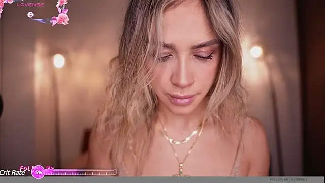 Snapshot of R4-V3N chatting on 4, 3, 2025 R4-V3N online show from 4, 3, 2025