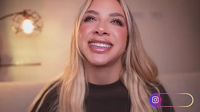 Snapshot of R4-V3N chatting on 26, 10, 2025 R4-V3N online show from 26, 10, 2025